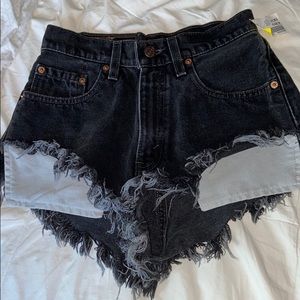 Levi black short (PRICE NEGOTIABLE)